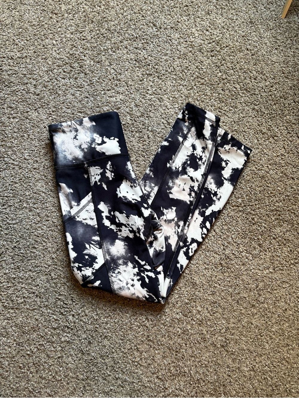 Black and White Marble-Print Leggings